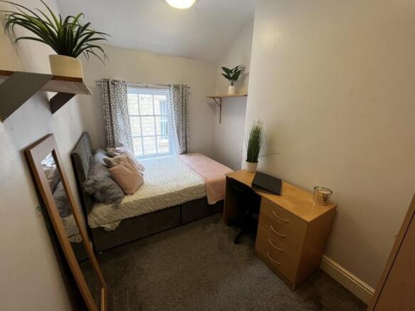 4 bed Terraced to rent Image 6