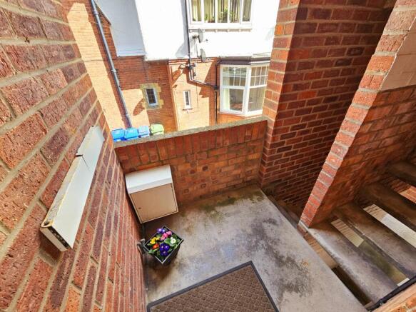 2 bed Flat for sale Image 7