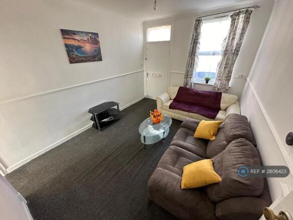 2 bed Terraced to rent Image 5