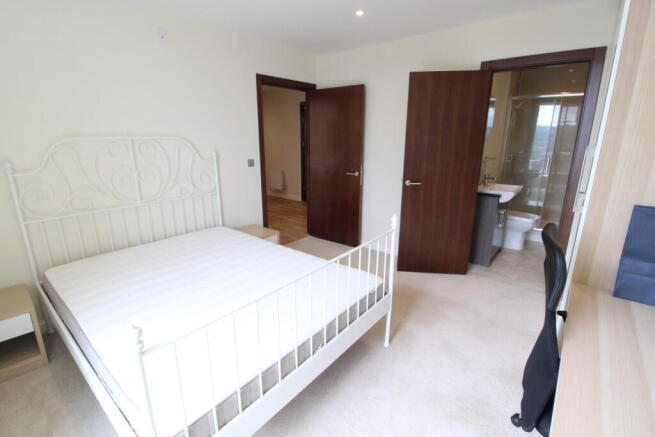 2 bed Apartment to rent Image 7