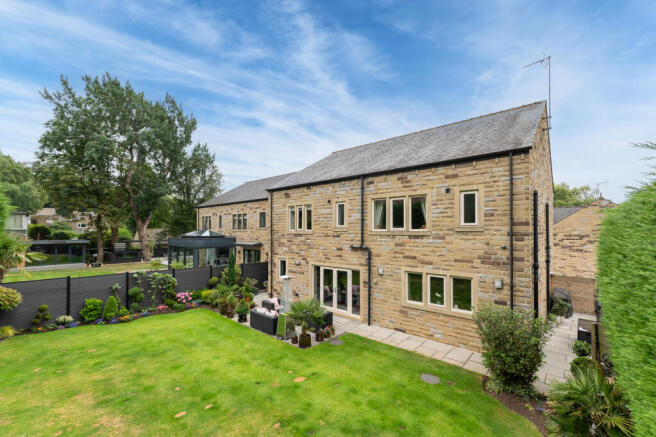 6 bed Detached for sale Image 5