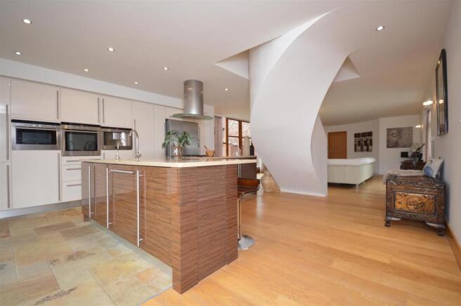 Kitchen Lounge