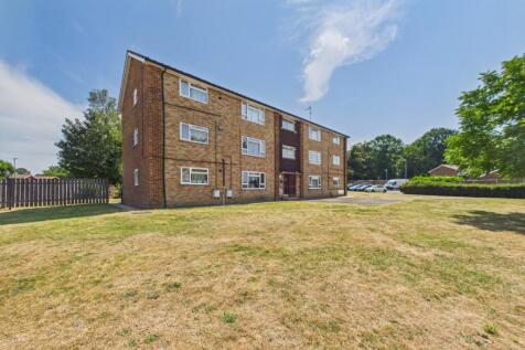Moor Close, Owlsmoor, Sandhurst, Berkshire, GU47