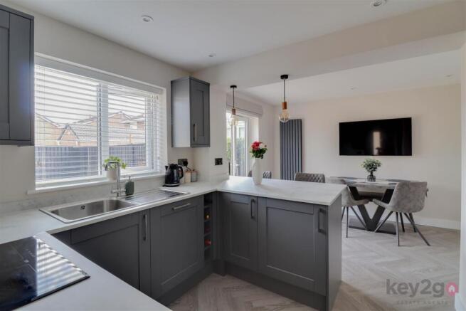 3 bed Semi-Detached for sale Image 6