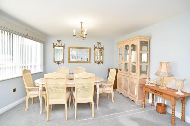 3 bed Flat for sale Image 4