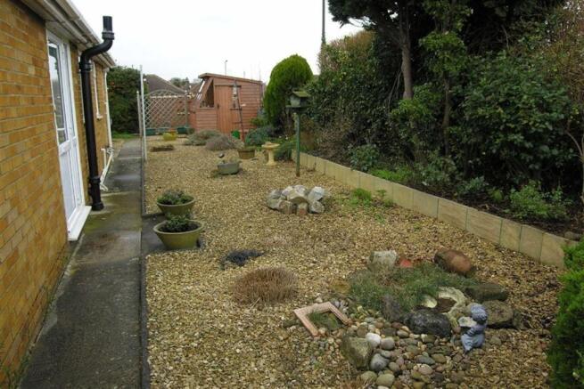 SIDE GARDEN