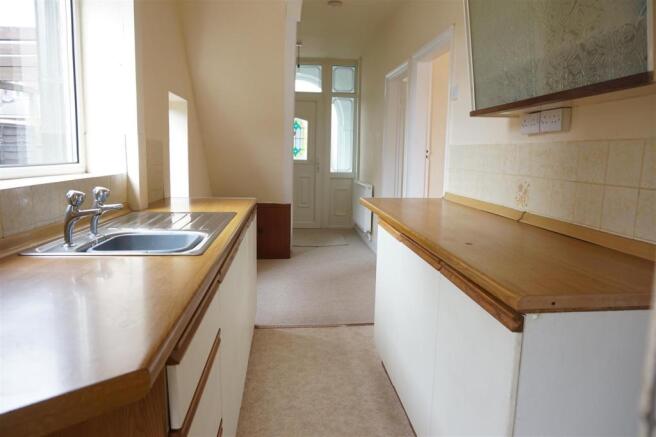 FITTED KITCHEN