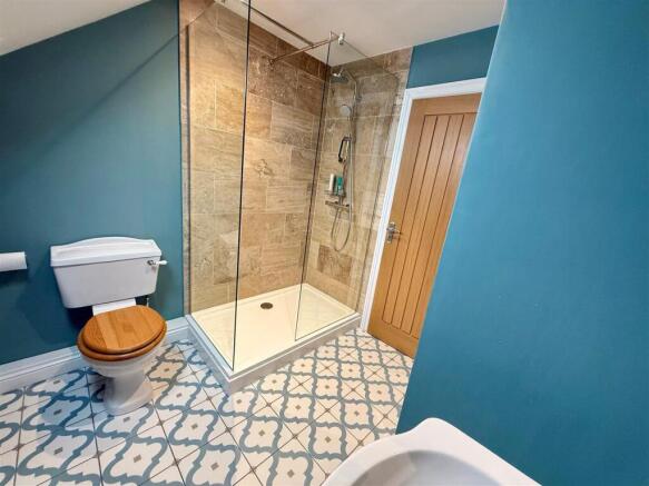 6 bed Detached to rent Image 8