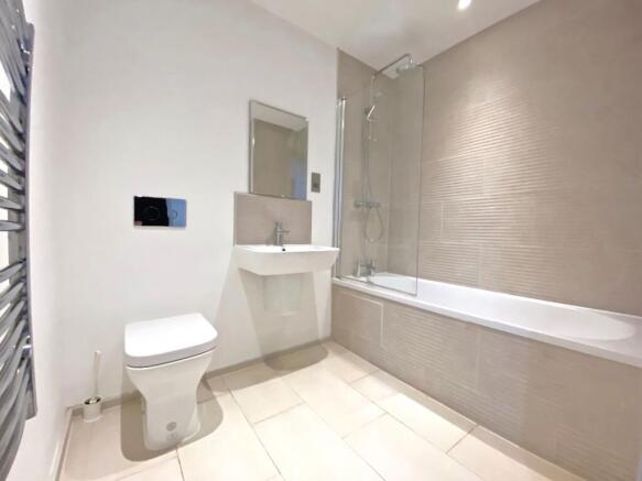 2 bed Apartment to rent Image 9