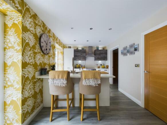 KITCHEN/DINING ROOM