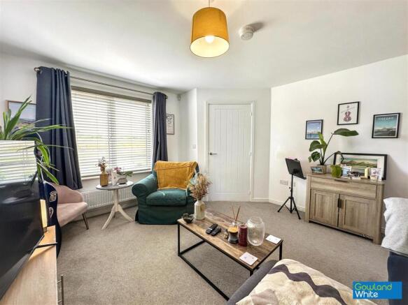3 bed Semi-Detached for sale Image 6