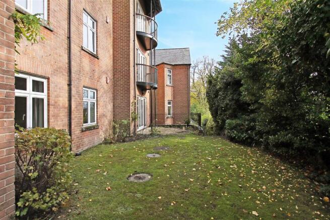 2 Atherton Court (17).JPG