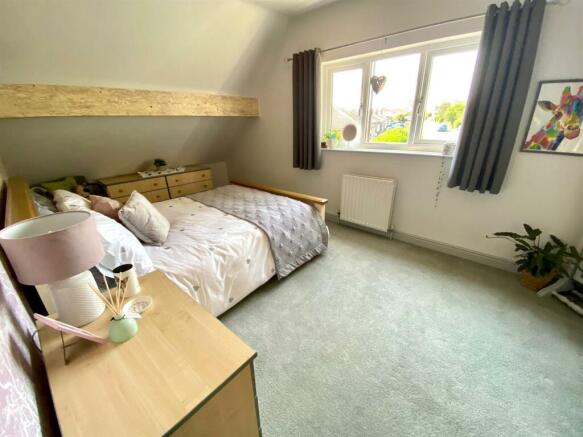 robin royd lane 28 bed 2 2.jpg