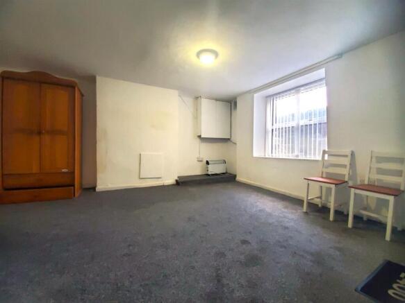 3 bed Terraced to rent Image 7