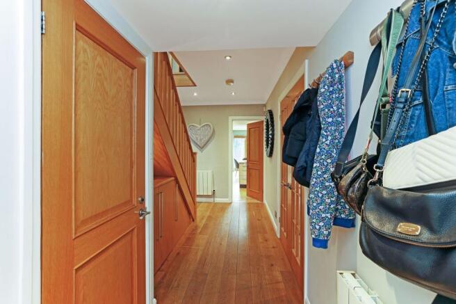 5 bed Detached for sale Image 11