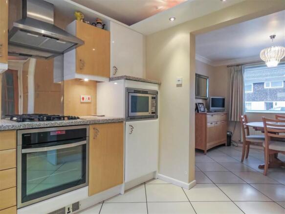 Kitchen 3.JPG