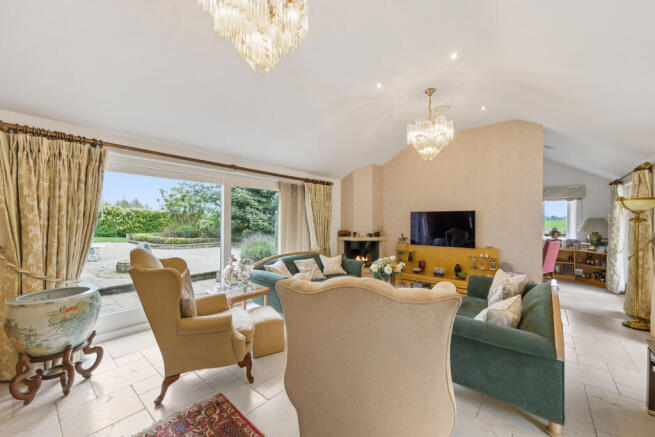 4 bed Detached for sale Image 8