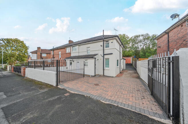 5-bed semi-detached on Wyther Park Hill, Leeds, West Yorkshire, LS12, £300,000