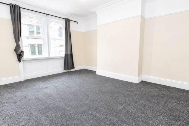 2 bed Apartment to rent Image 4