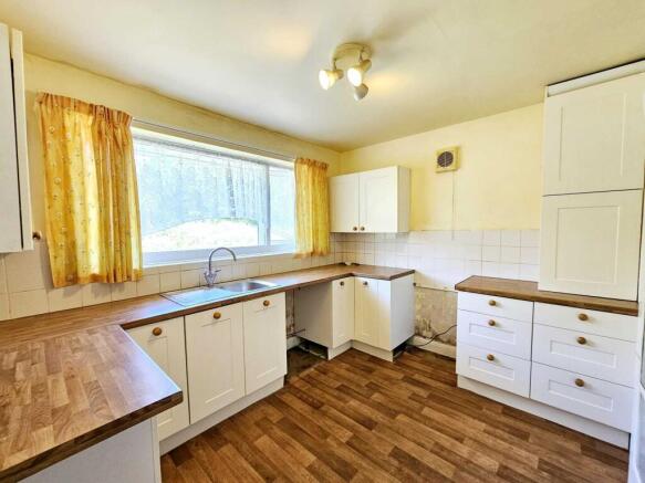 3 bed Semi-Detached Bungalow for sale Image 6