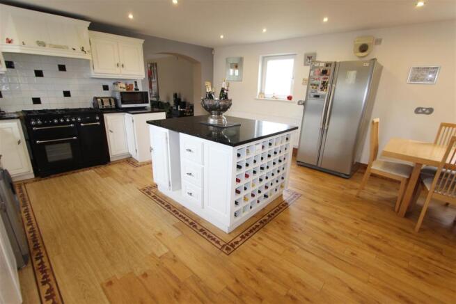 Kitchen/Breakfast Ro