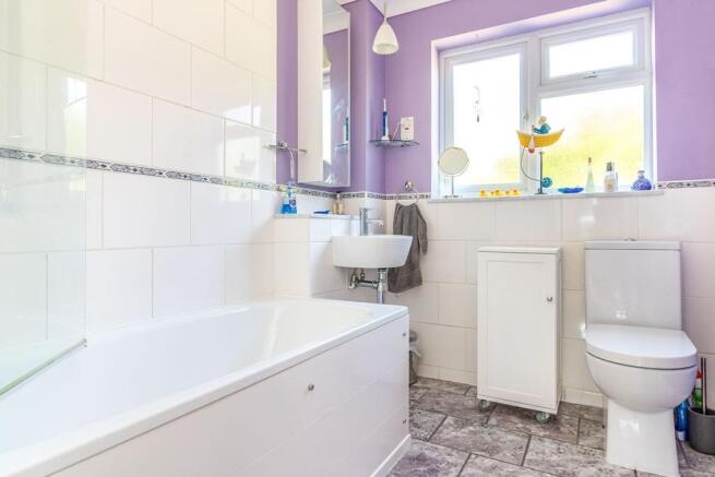 Family Bathroom / WC
