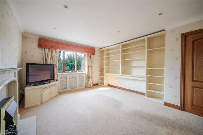 5 bed Detached for sale Image 8