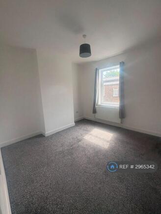 2 bed Terraced to rent Image 12