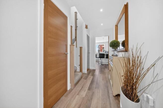 4 bed Detached for sale Image 11