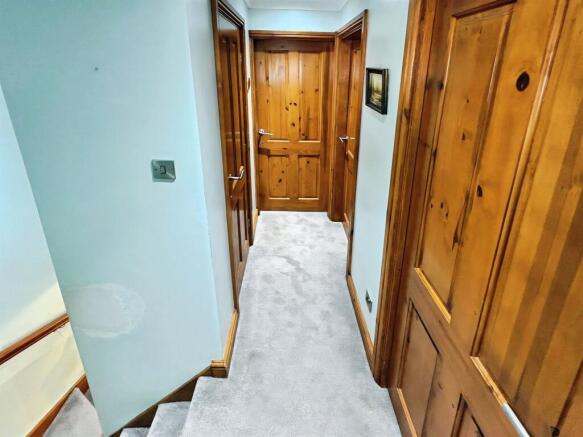 3 bed Semi-Detached for sale Image 6