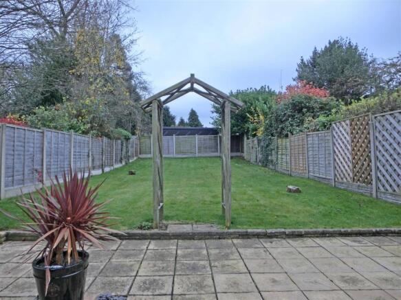 Lynbrook Close 17 Garden.jpg