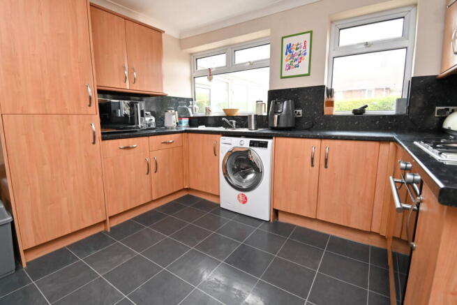 3 bed Semi-Detached for sale Image 7