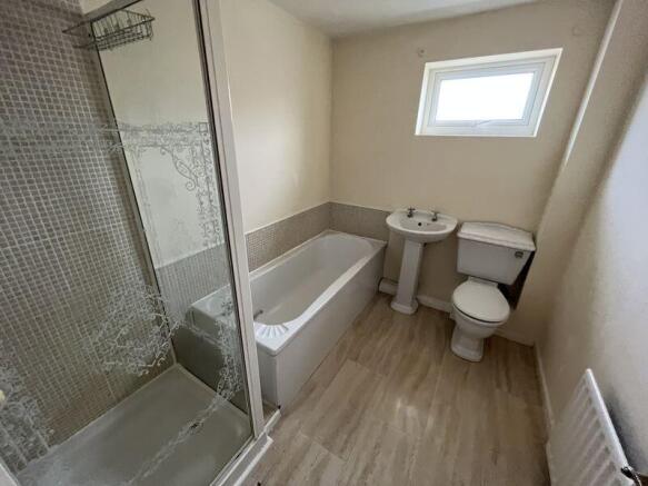 3 bed End of Terrace to rent Image 4