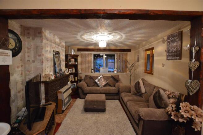 LOUNGE/DINER