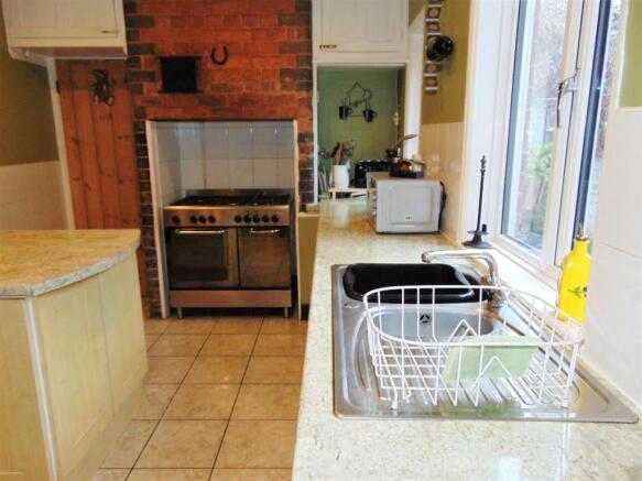 Kitchen 4.JPG