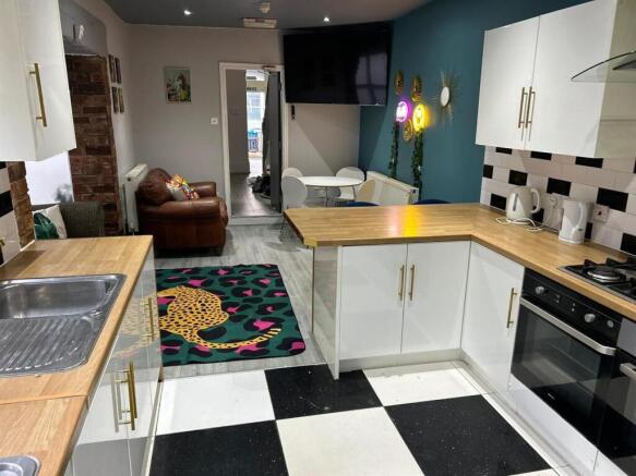 6 bed House Share to rent Image 7