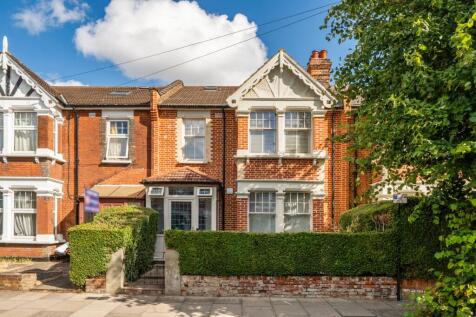 Belsize Avenue, Palmers Green, London, N13
