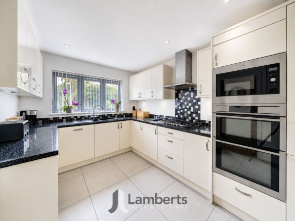 Kitchen/Breakfast Room