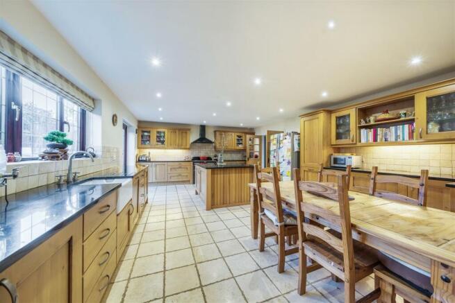 Church Street, Crick