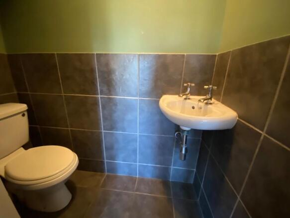 DOWNSTAIRS CLOAKROOM/WC