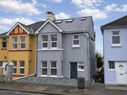 South Down Road, Beacon Park, Plymouth. Impressive 4-Bedroom Family Home with Fabulous South-Facing Garden and open view