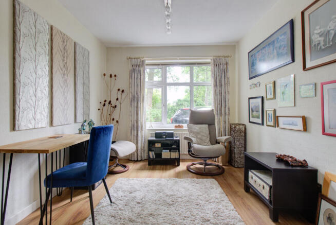 5 WILLOW CLOSE