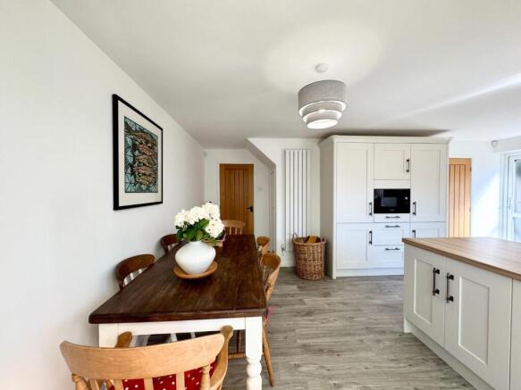 4 bed Detached for sale Image 11