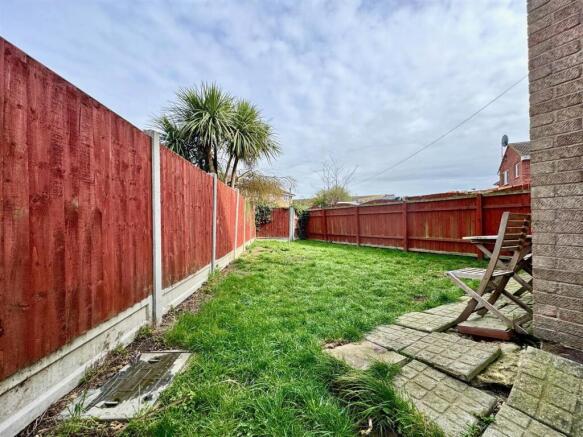Salix Road, Grays photo 4
