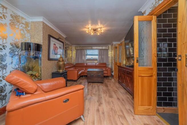 9. Living Room (2).jpg
