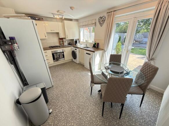 3 bed Detached to rent Image 7