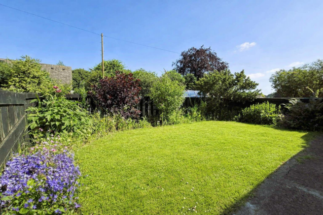 2 bed Semi-Detached Bungalow for sale Image 9