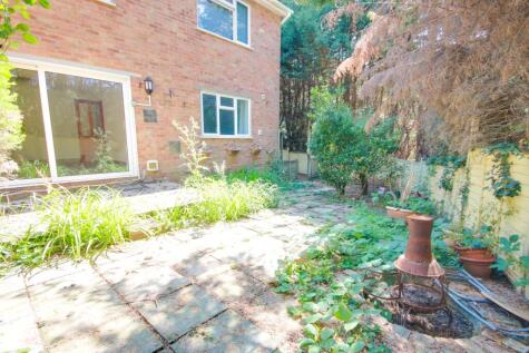 No Forward Chain! Long Lease! Private Garden!