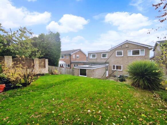 4 bed Detached to rent Image 4