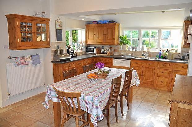 kitchen/breakfast